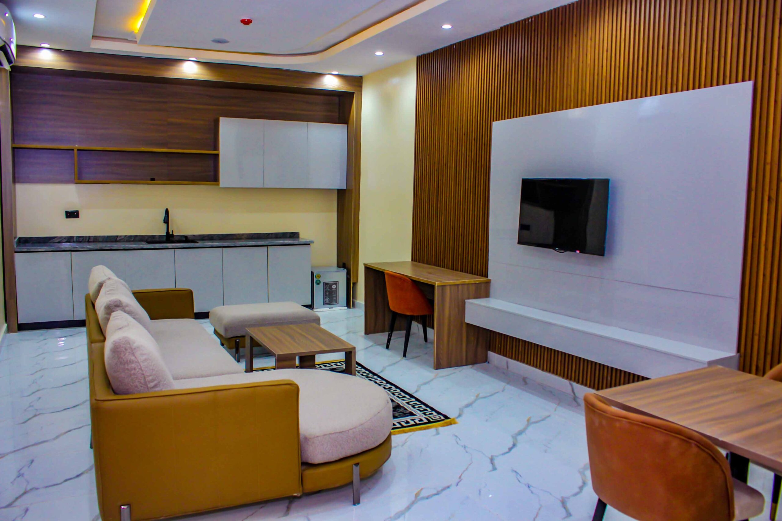 Hotels In Ojodu with Guest Table & WiFi